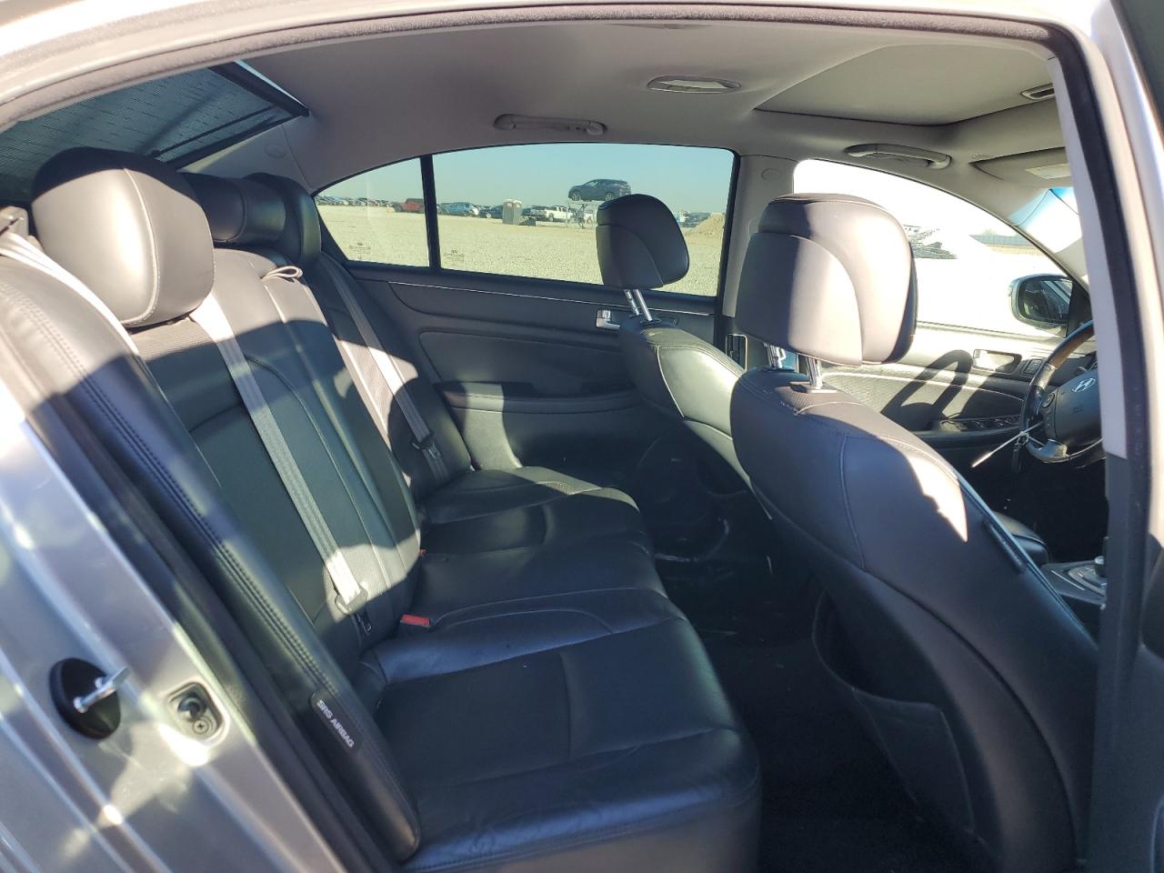 2012 Hyundai Genesis - Image 10