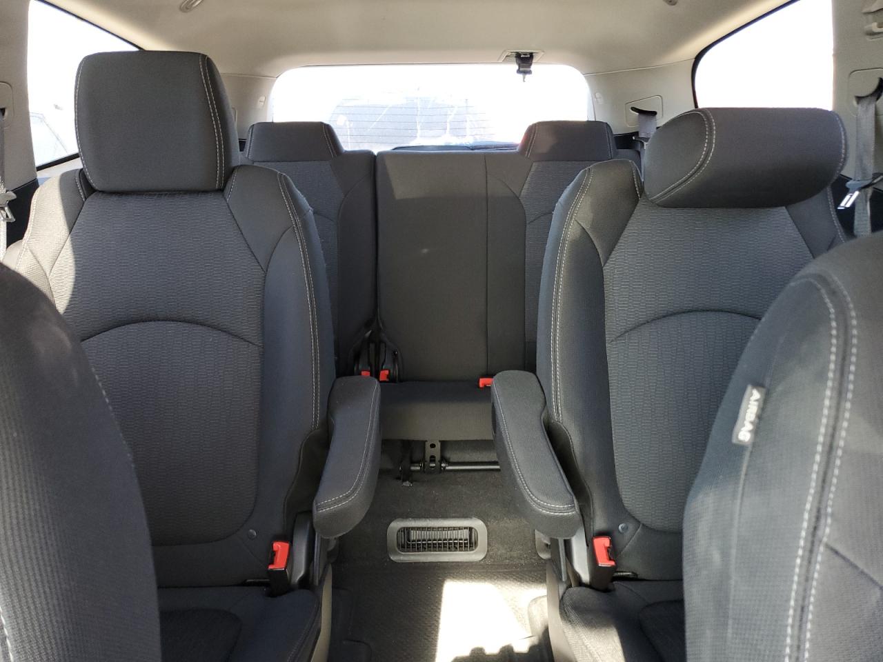 2015 Chevrolet Traverse - Image 10