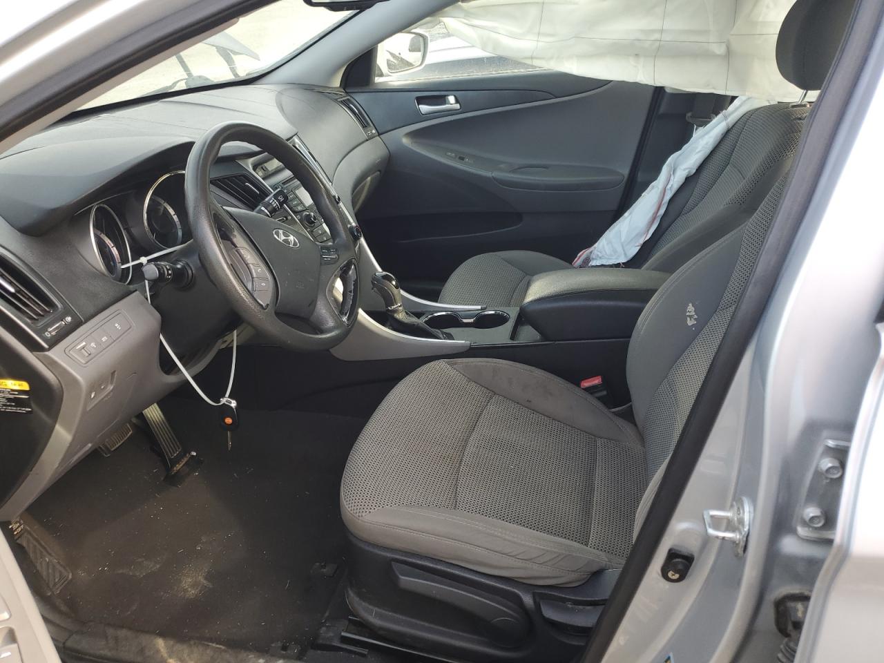 2012 Hyundai Sonata - Image 7