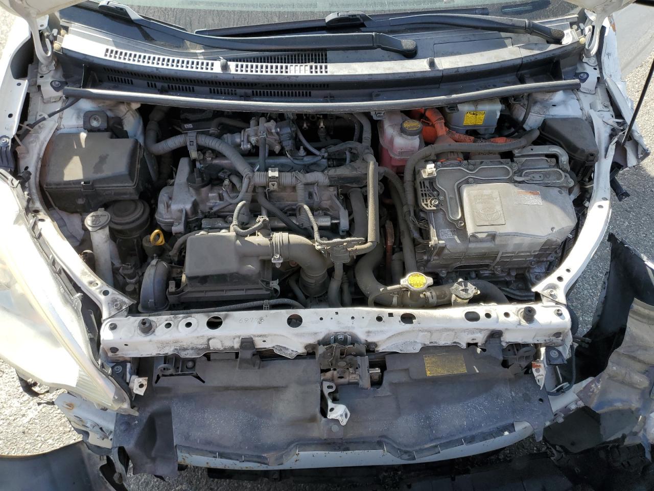 2014 Toyota Prius - Image 13