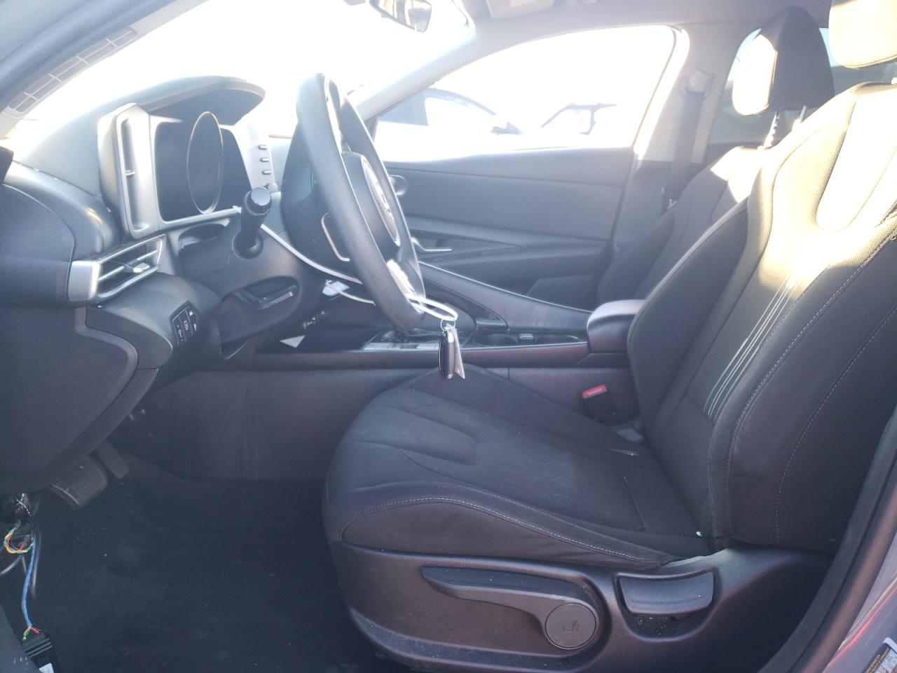 2022 Hyundai Elantra - Image 7