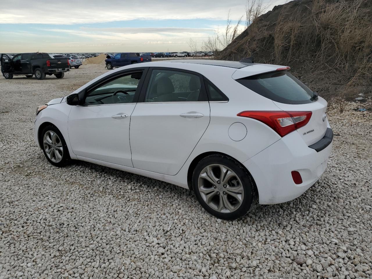 2015 Hyundai Elantra - Image 2