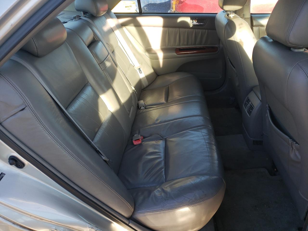 2004 Toyota Camry - Image 10