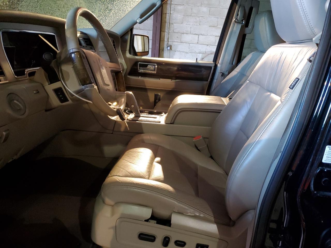 2009 Lincoln Navigator - Image 7