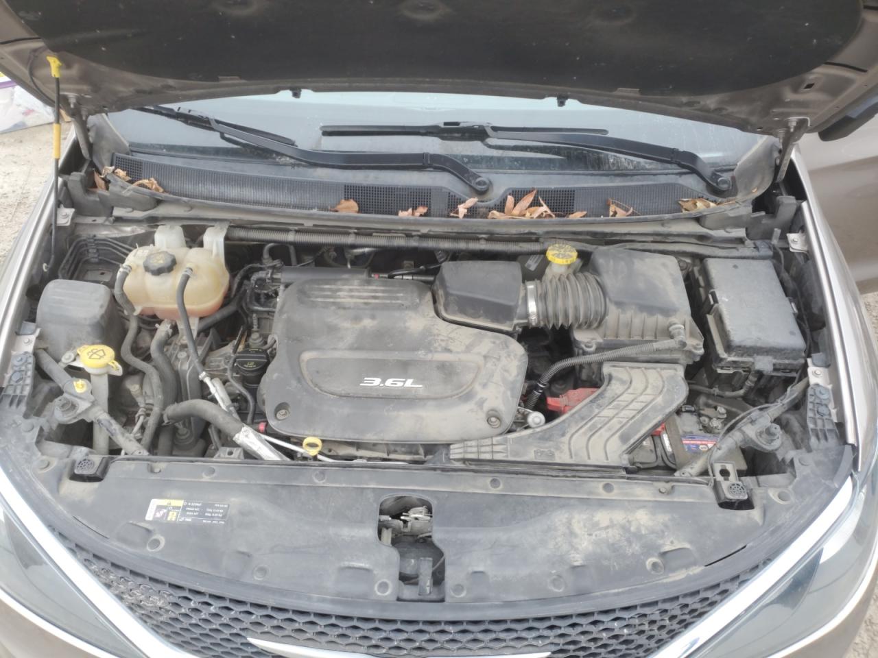 2017 Chrysler Pacifica - Image 12
