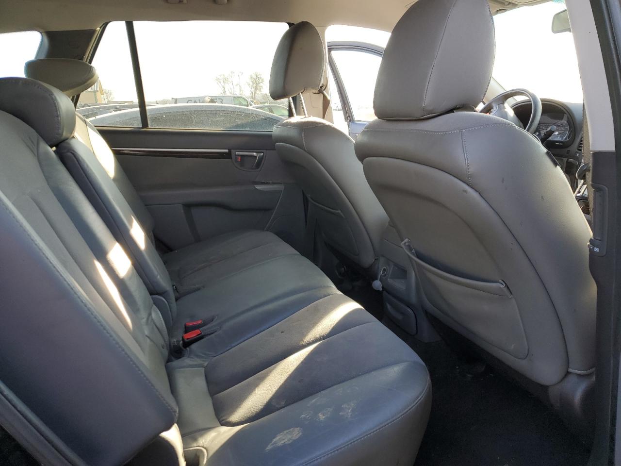 2010 Hyundai Santa Fe - Image 11