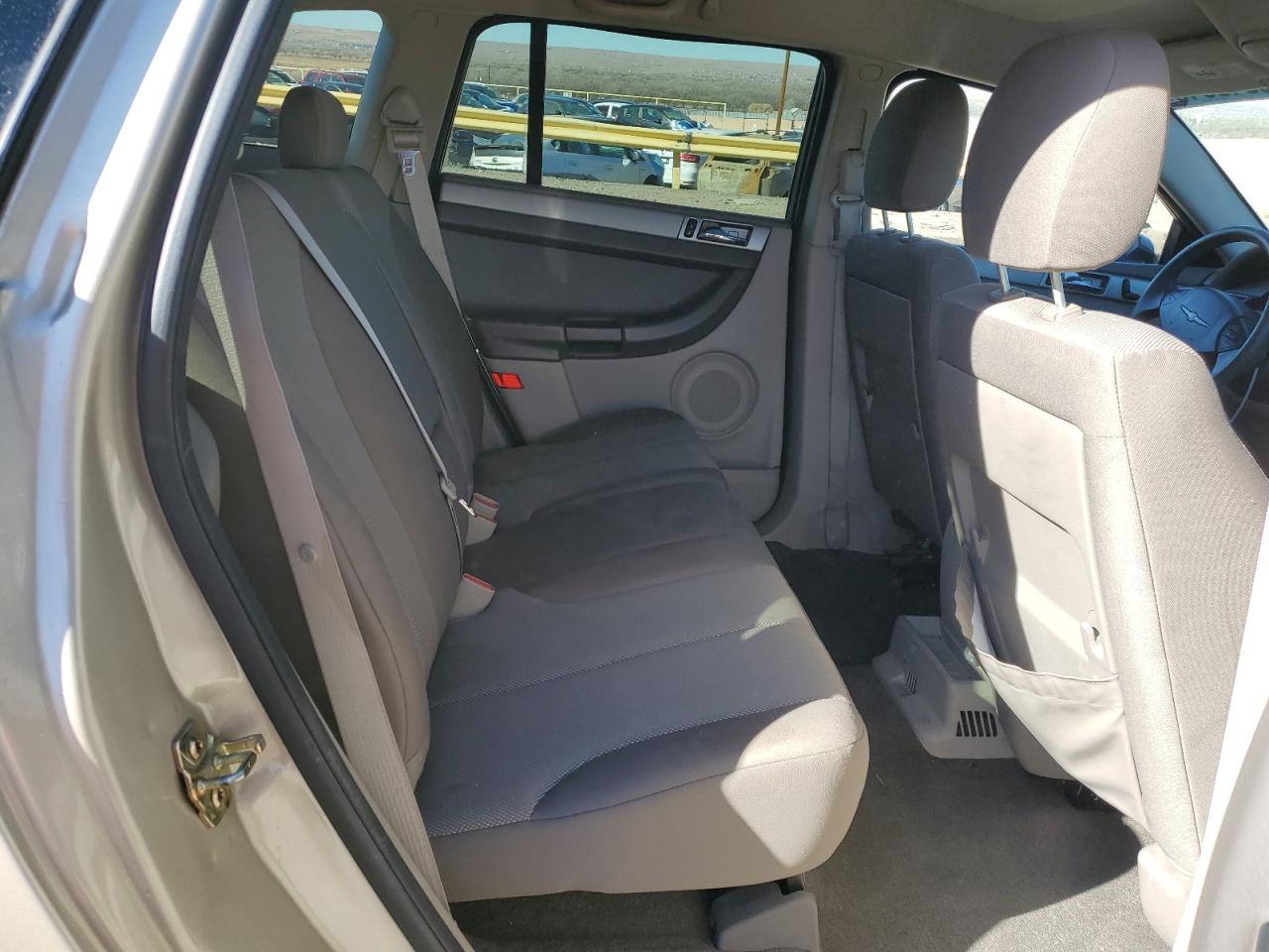 2005 Chrysler Pacifica - Image 11