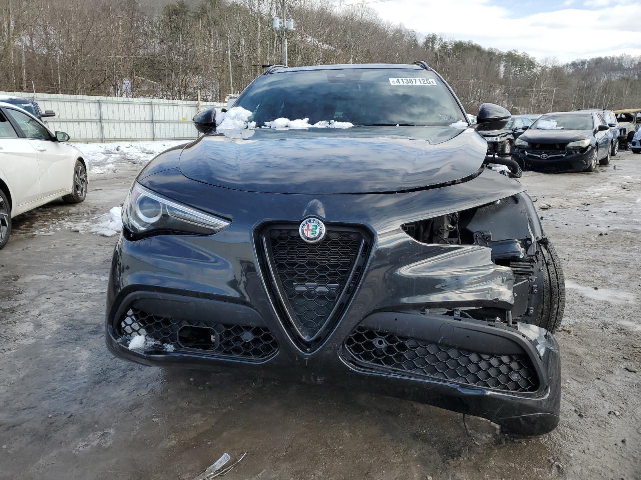2022 Alfa Romeo Stelvio - Image 5