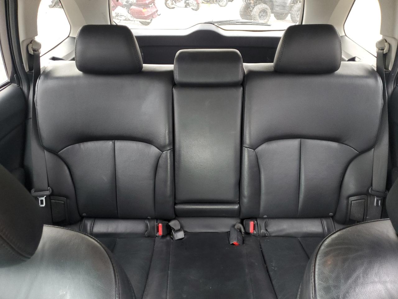 2010 Subaru Outback - Image 10