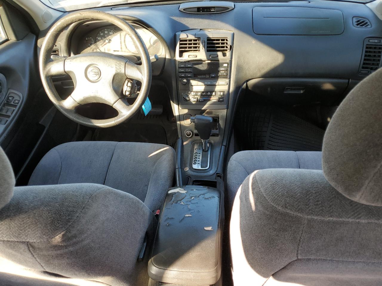 2000 Nissan Maxima - Image 8