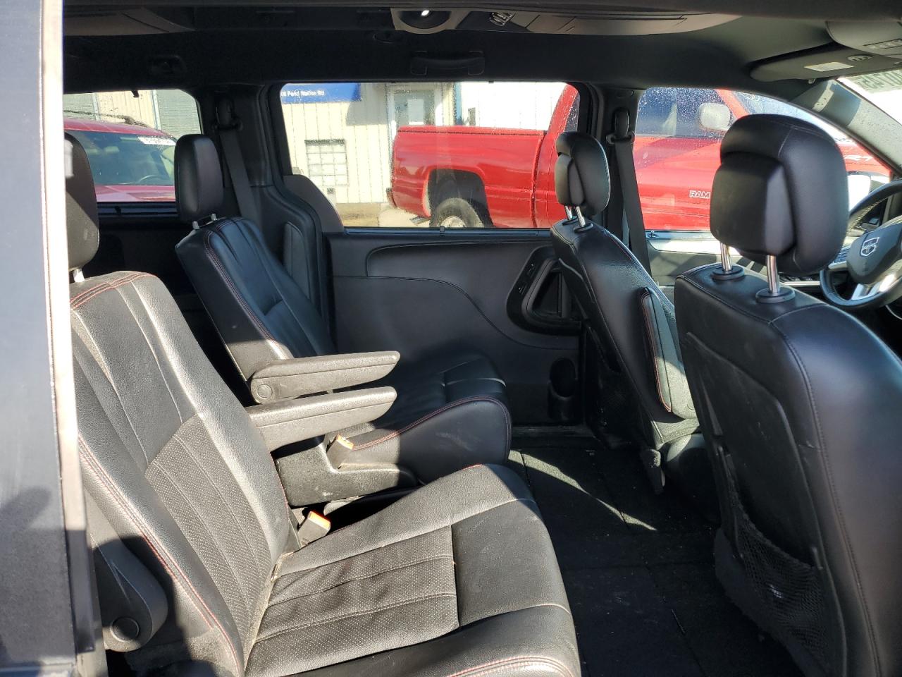 2017 Dodge Caravan - Image 11