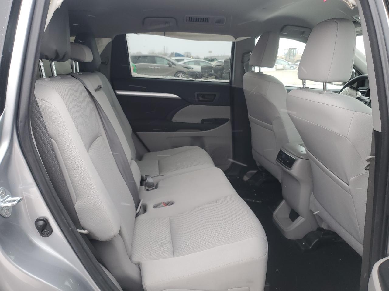 2016 Toyota Highlander - Image 12