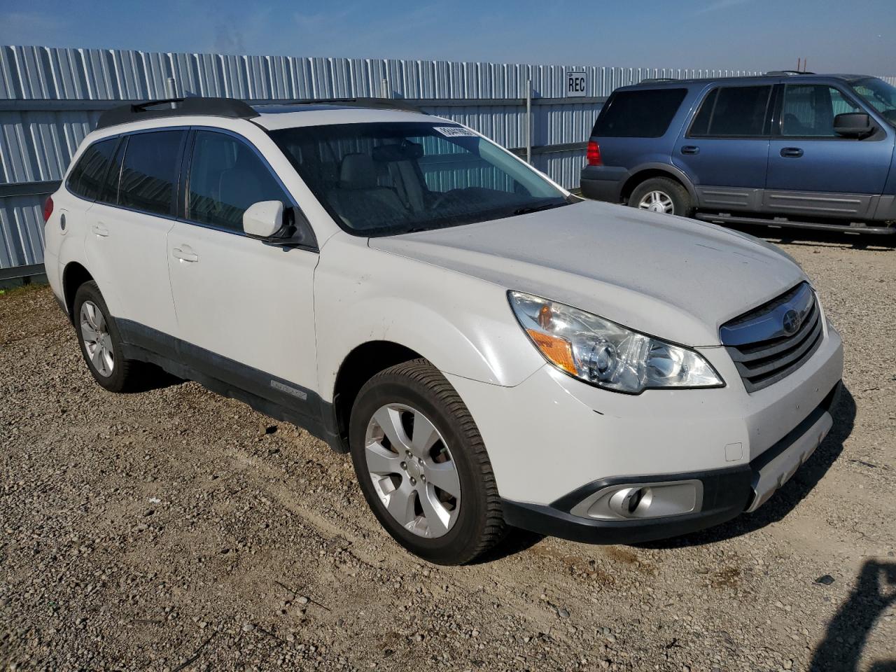 2011 Subaru Outback - Image 4