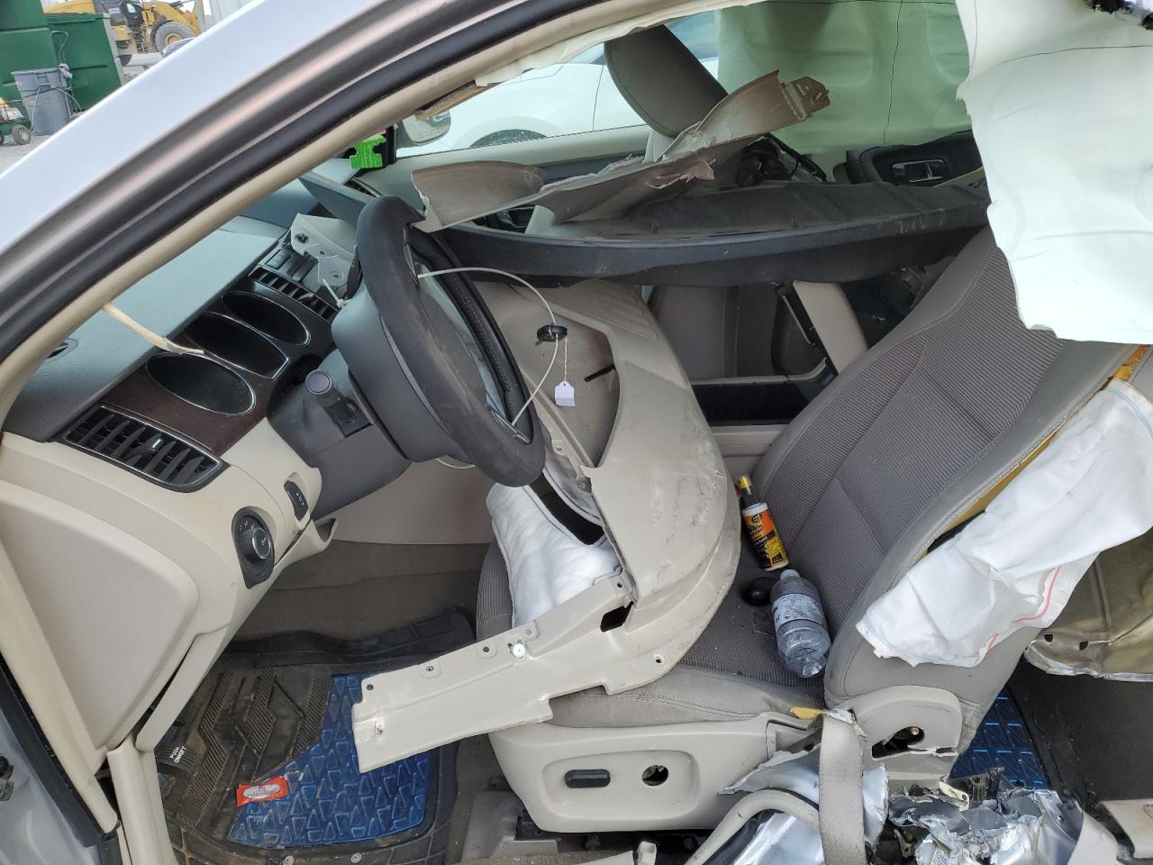 2010 Ford Taurus - Image 7