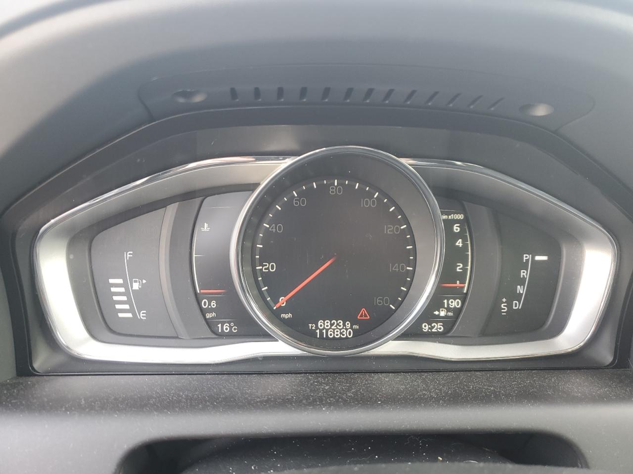 2017 Volvo XC60 - Image 9