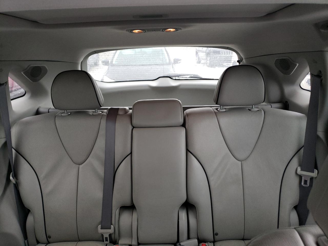 2010 Toyota Venza - Image 10