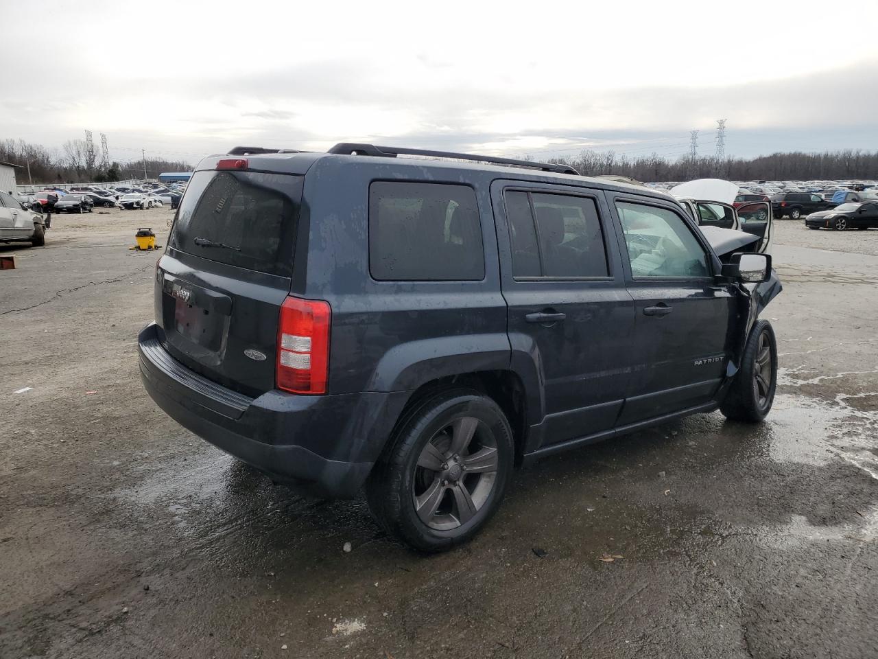 2015 Jeep Liberty (Patriot) - Image 3