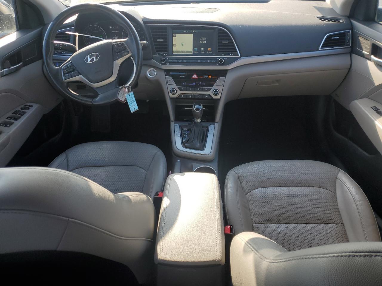 2017 Hyundai Elantra - Image 8