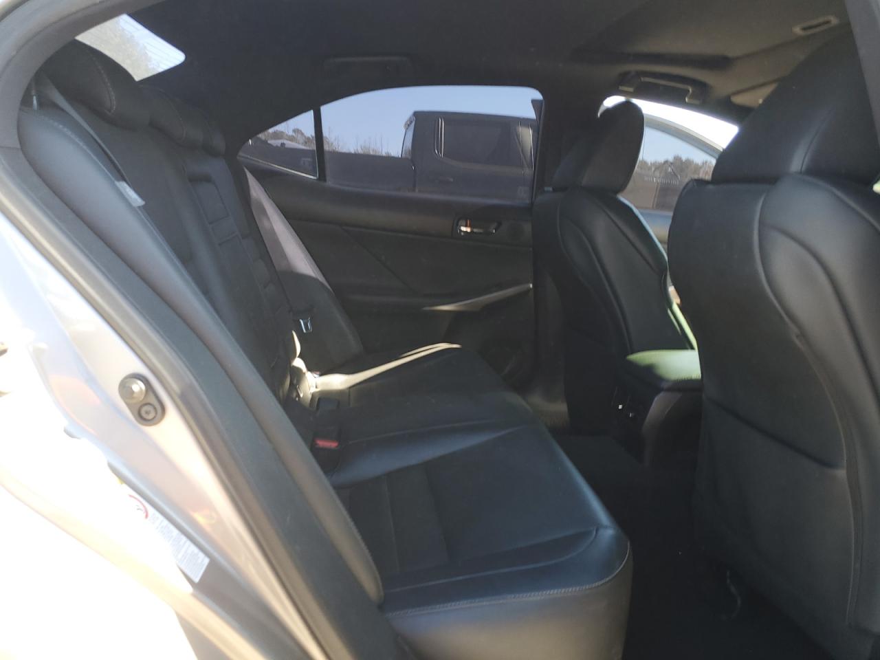 2015 Lexus IS - Image 11