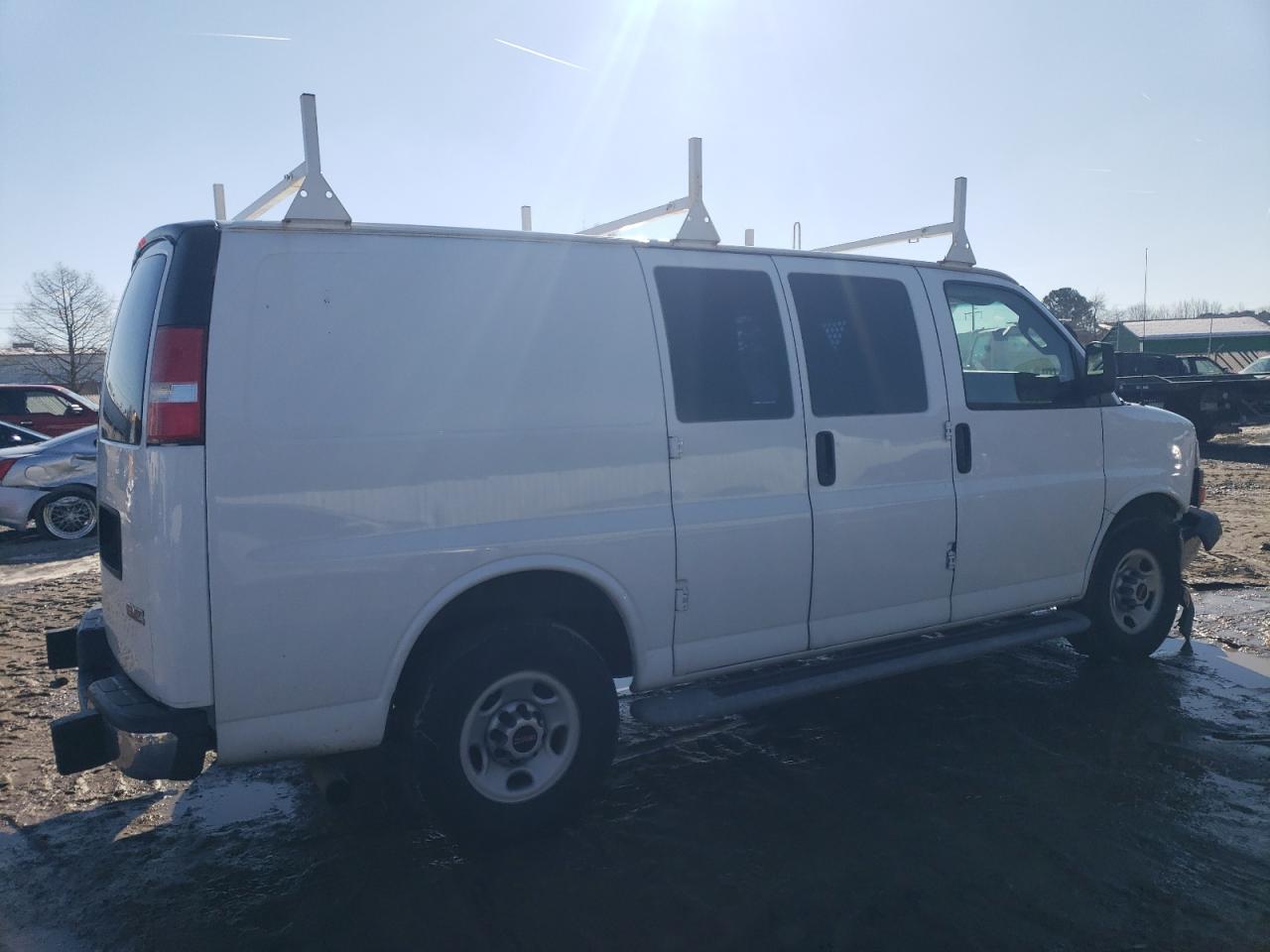 2017 GMC Savana - Image 3
