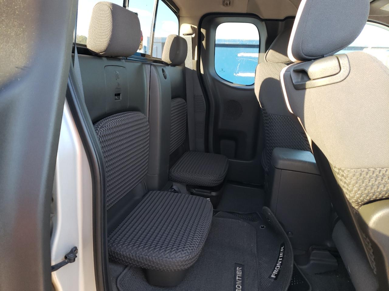 2009 Nissan Navara (Frontier) - Image 10