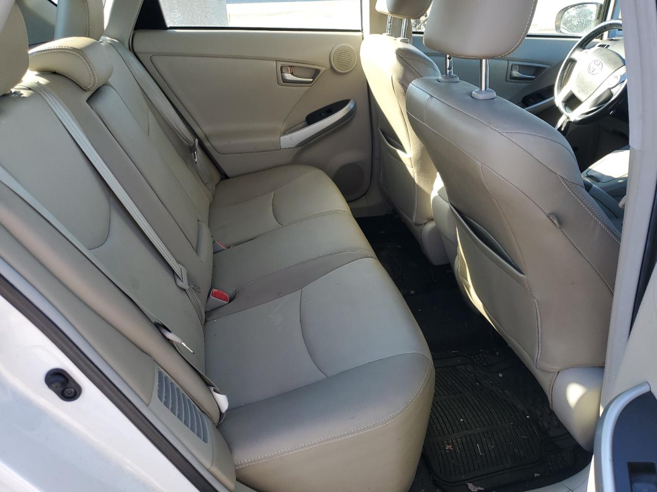 2013 Toyota Prius - Image 10