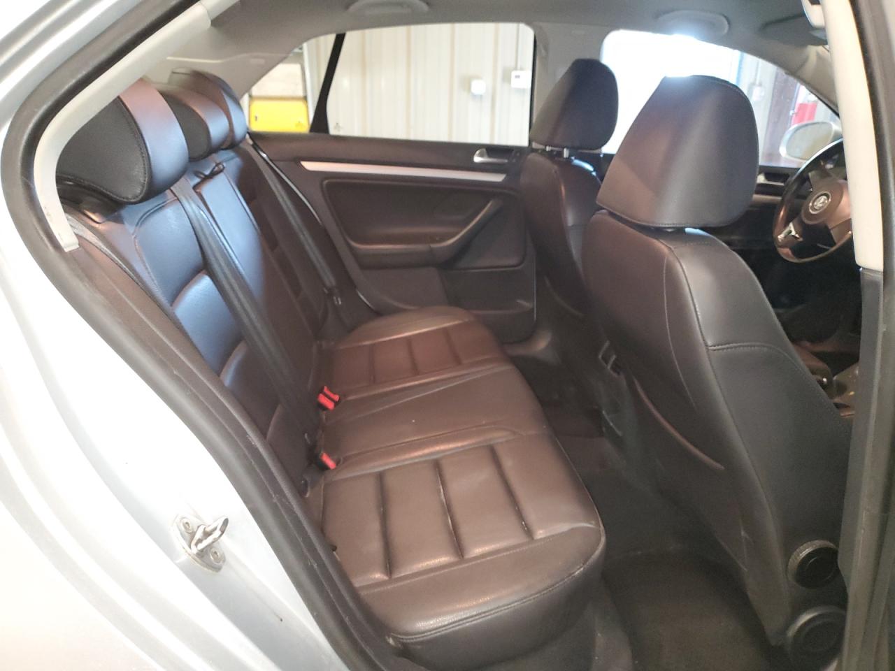 2010 Volkswagen Jetta - Image 10