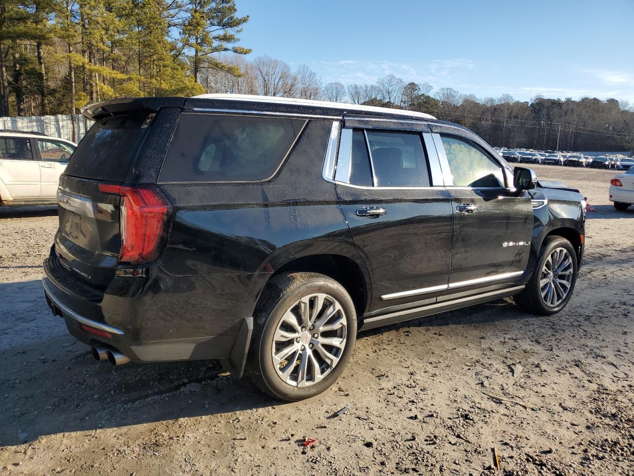 2021 GMC Yukon - Image 3
