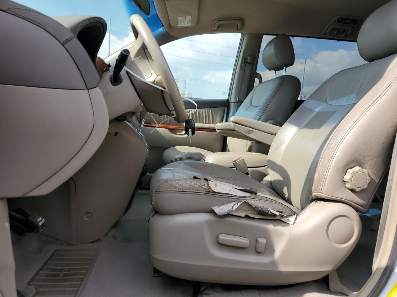2004 Toyota Sienna - Image 7