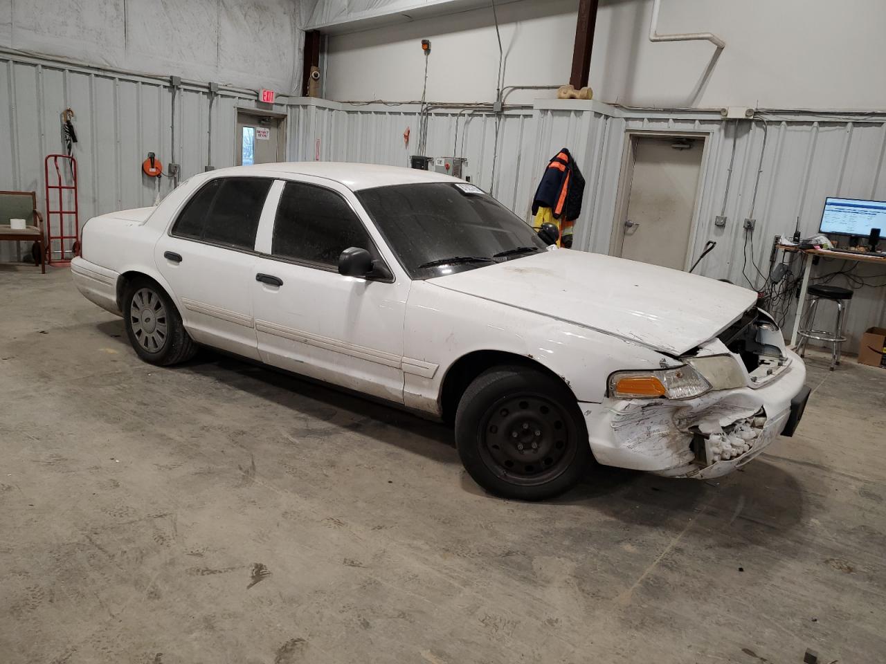 2011 Ford Crown Victoria - Image 4