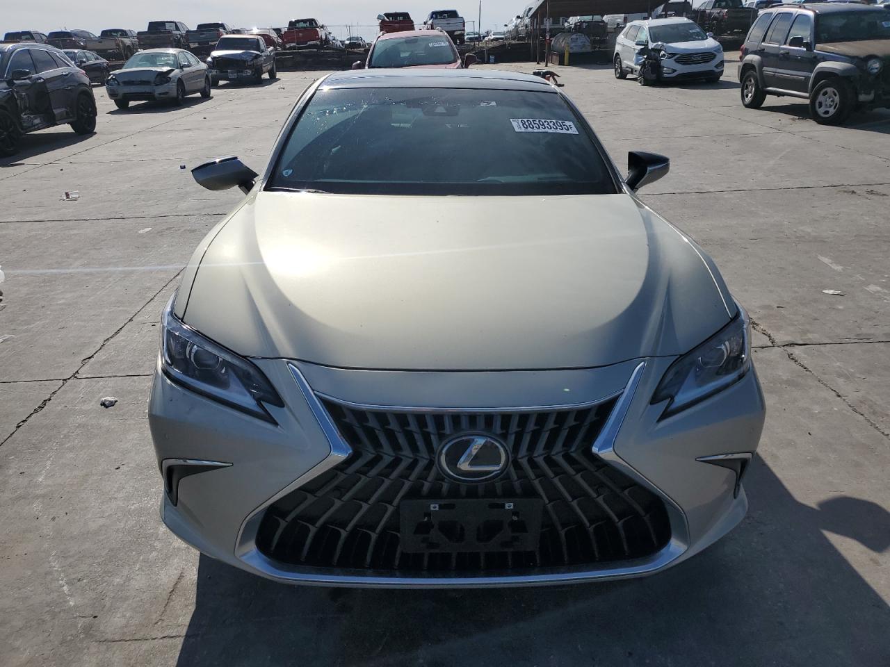 2023 Lexus ES - Image 5