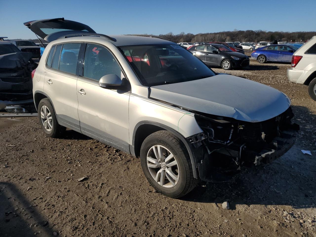 2015 Volkswagen Tiguan - Image 4
