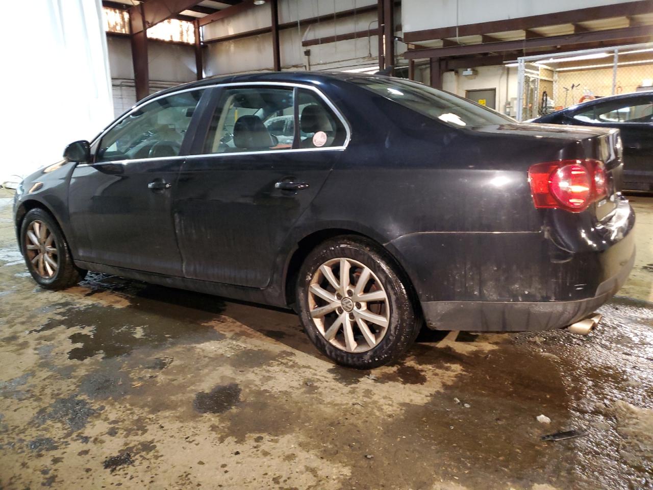 2010 Volkswagen Jetta - Image 2