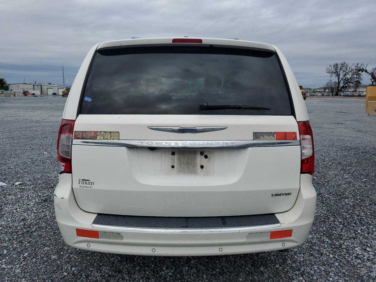 2011 Chrysler Town & Country - Image 6