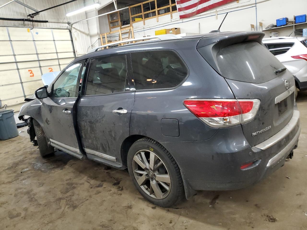 2014 Nissan Pathfinder - Image 2