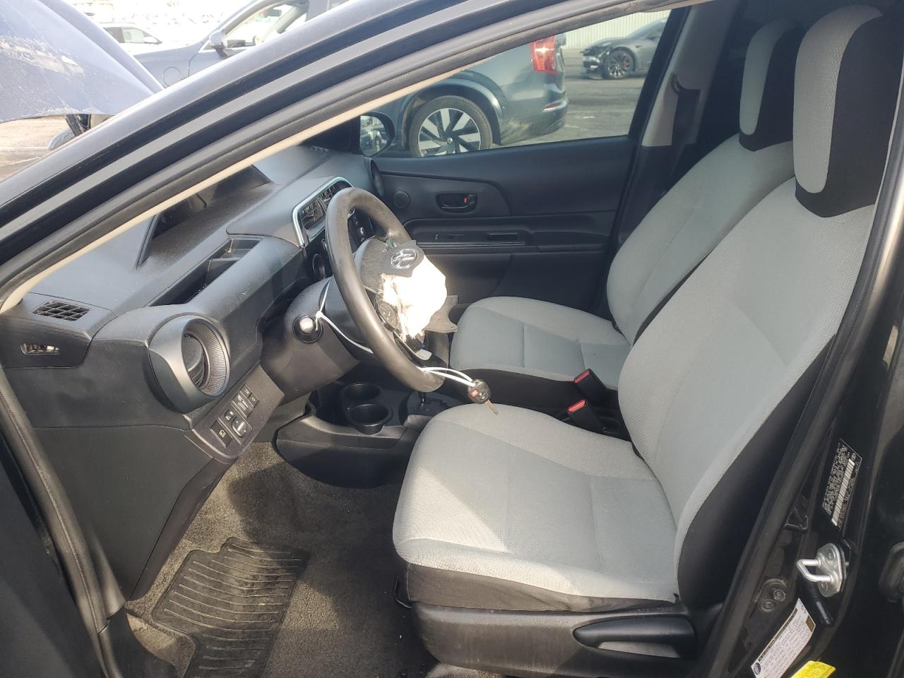 2018 Toyota Prius - Image 7