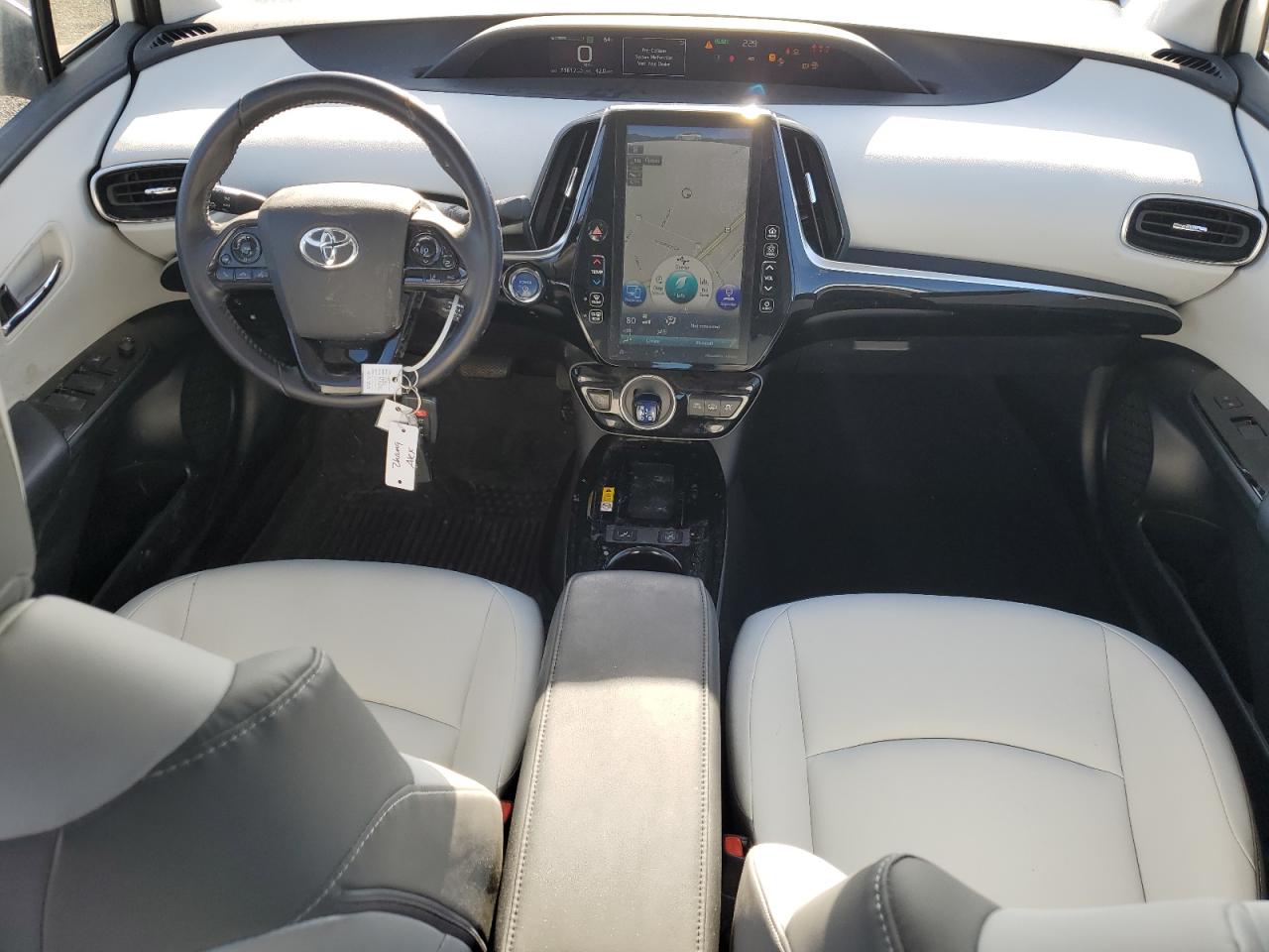 2022 Toyota Prius - Image 8
