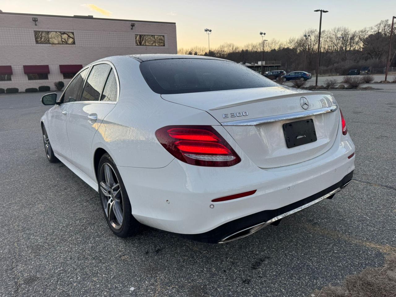 VIN WDDZF4KB6JA459904 2018 MERCEDES-BENZ E-CLASS no.3