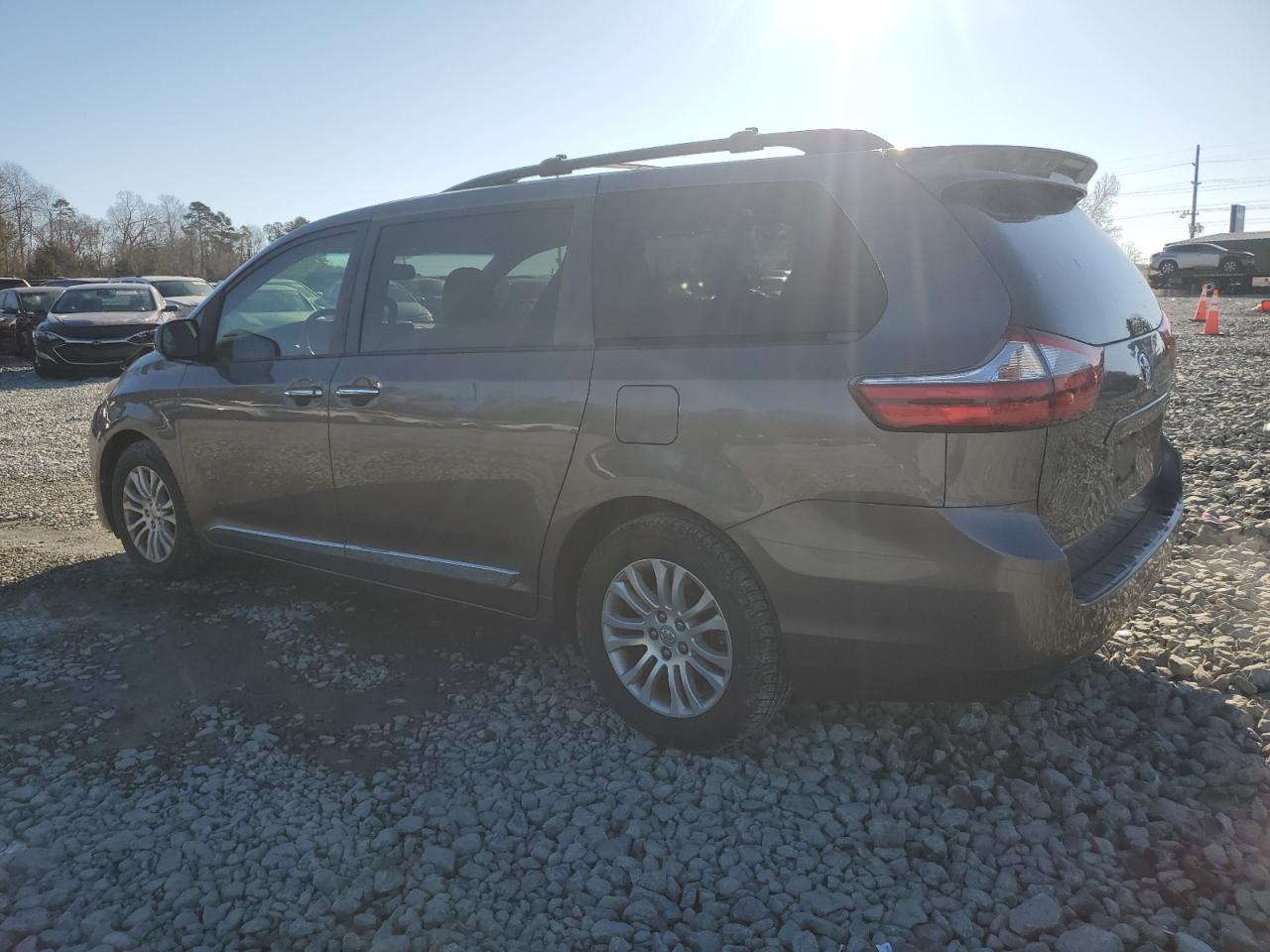 2015 Toyota Sienna - Image 2
