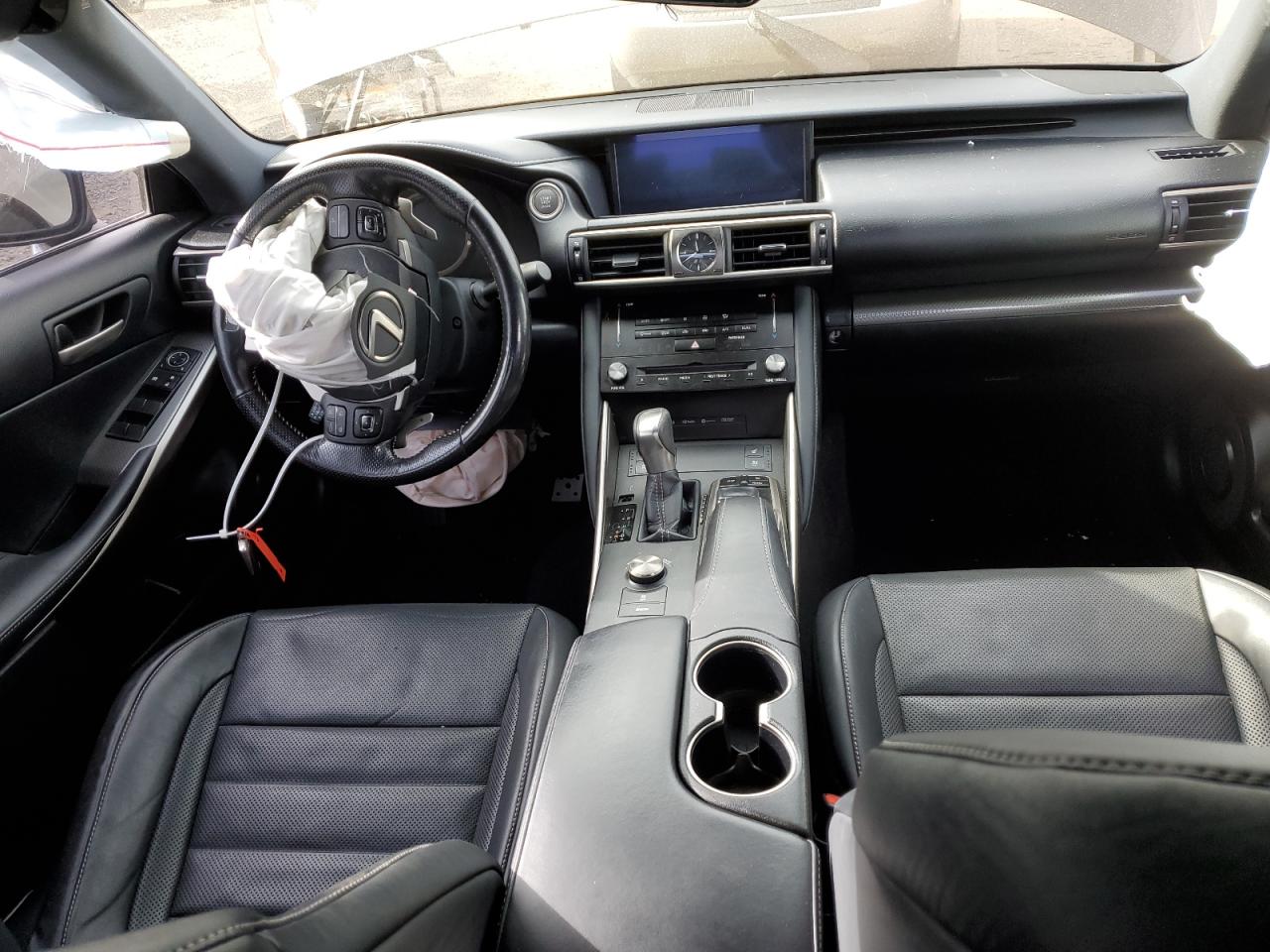 2017 Lexus IS - Image 8