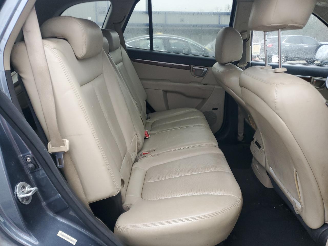 2008 Hyundai Santa Fe - Image 11