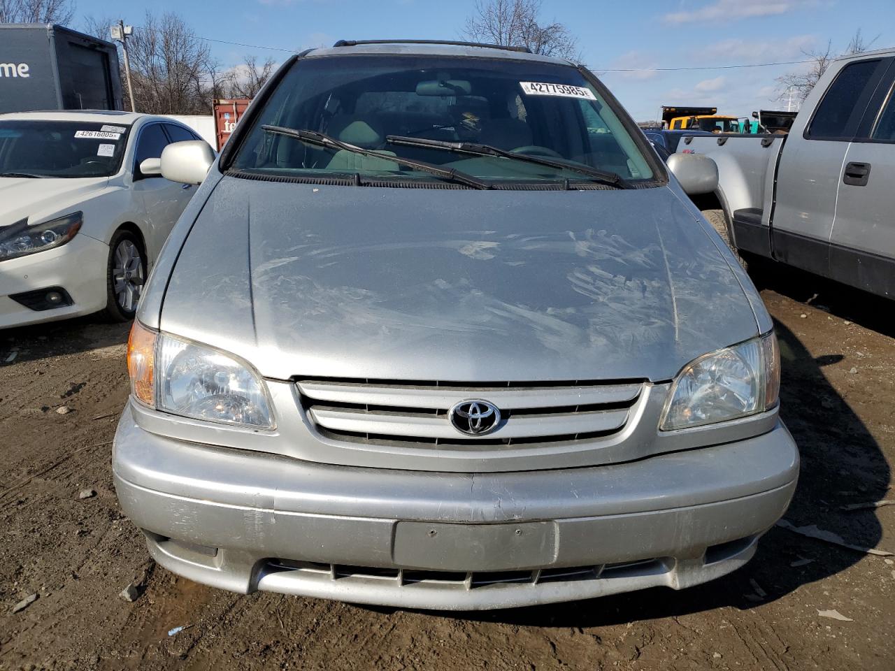 2003 Toyota Sienna - Image 5