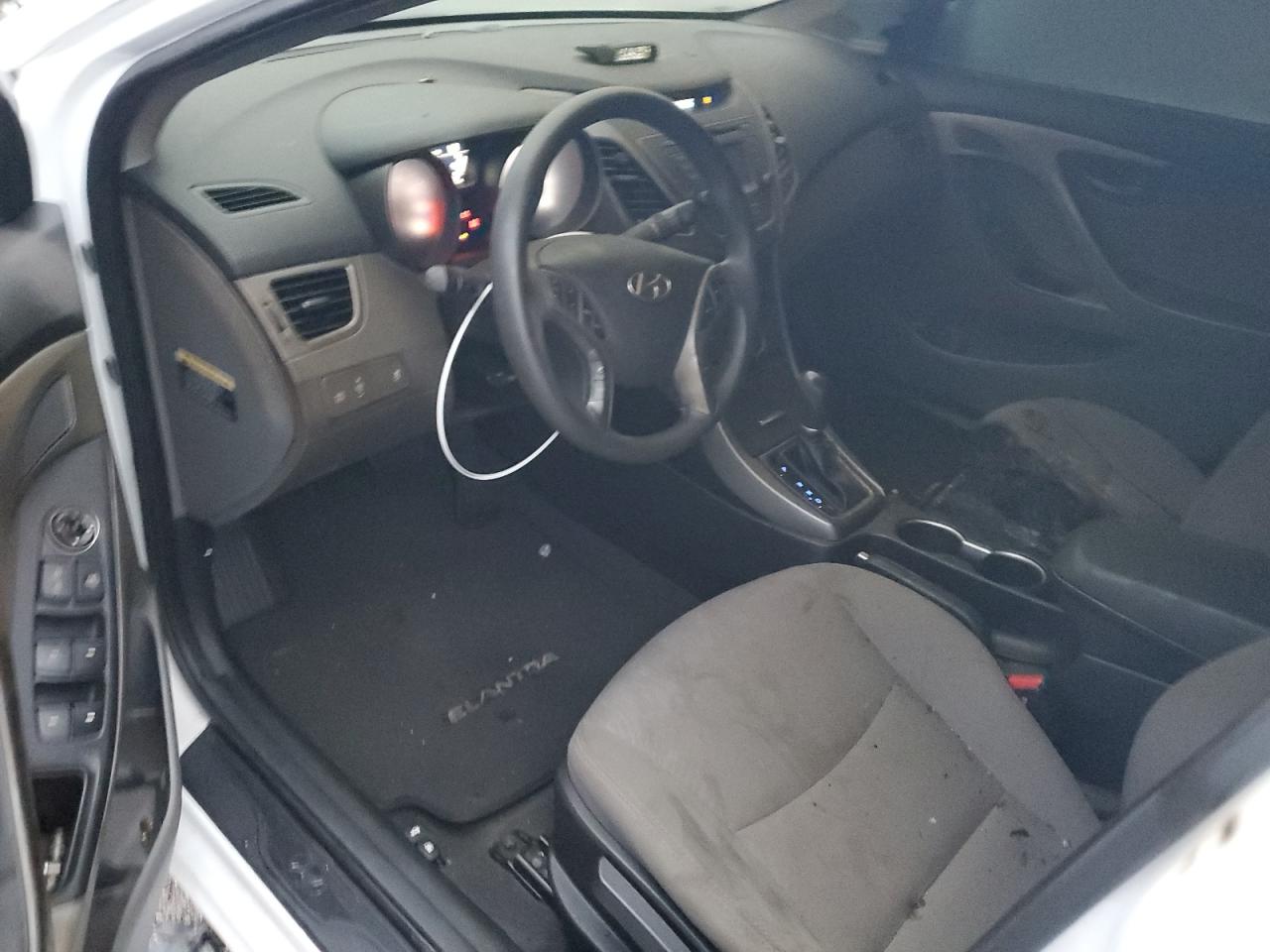 2016 Hyundai Elantra - Image 8