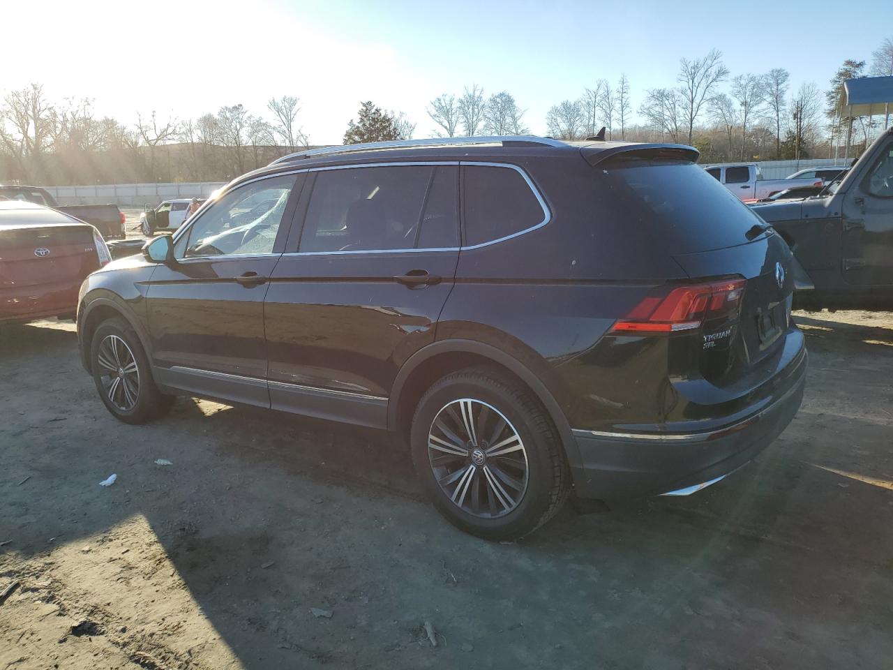 2018 Volkswagen Tiguan - Image 2