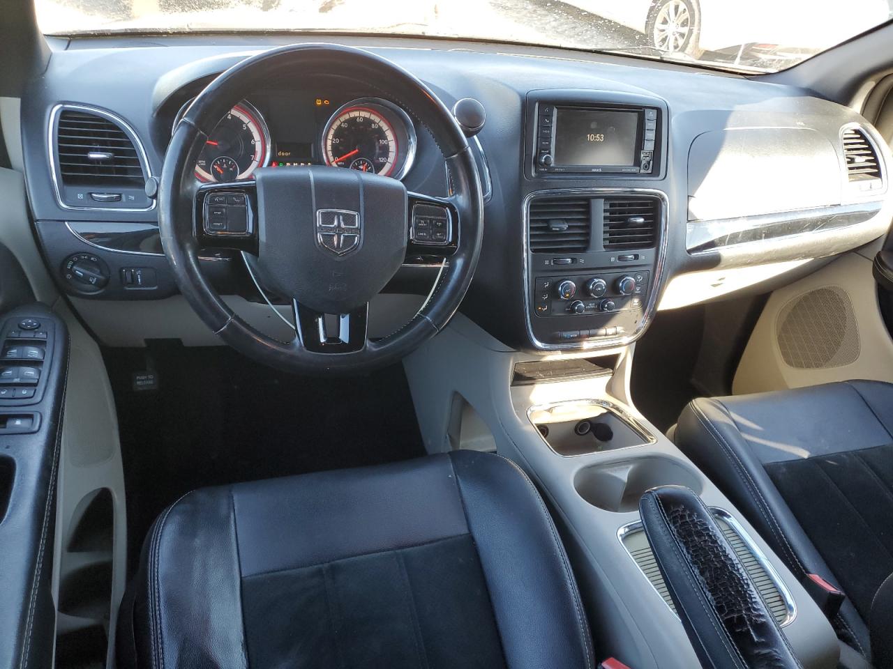2017 Dodge Caravan - Image 8