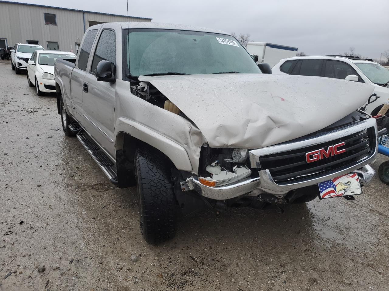 2004 GMC Sierra - Image 4