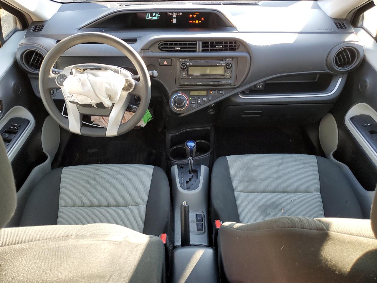 2014 Toyota Prius - Image 8