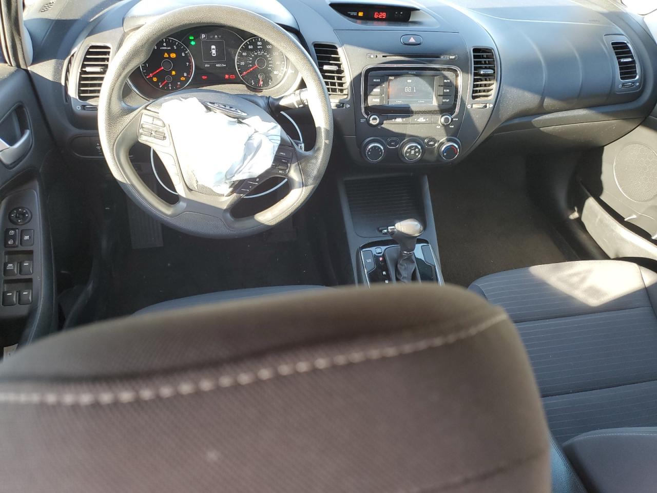 2018 Kia Forte - Image 8