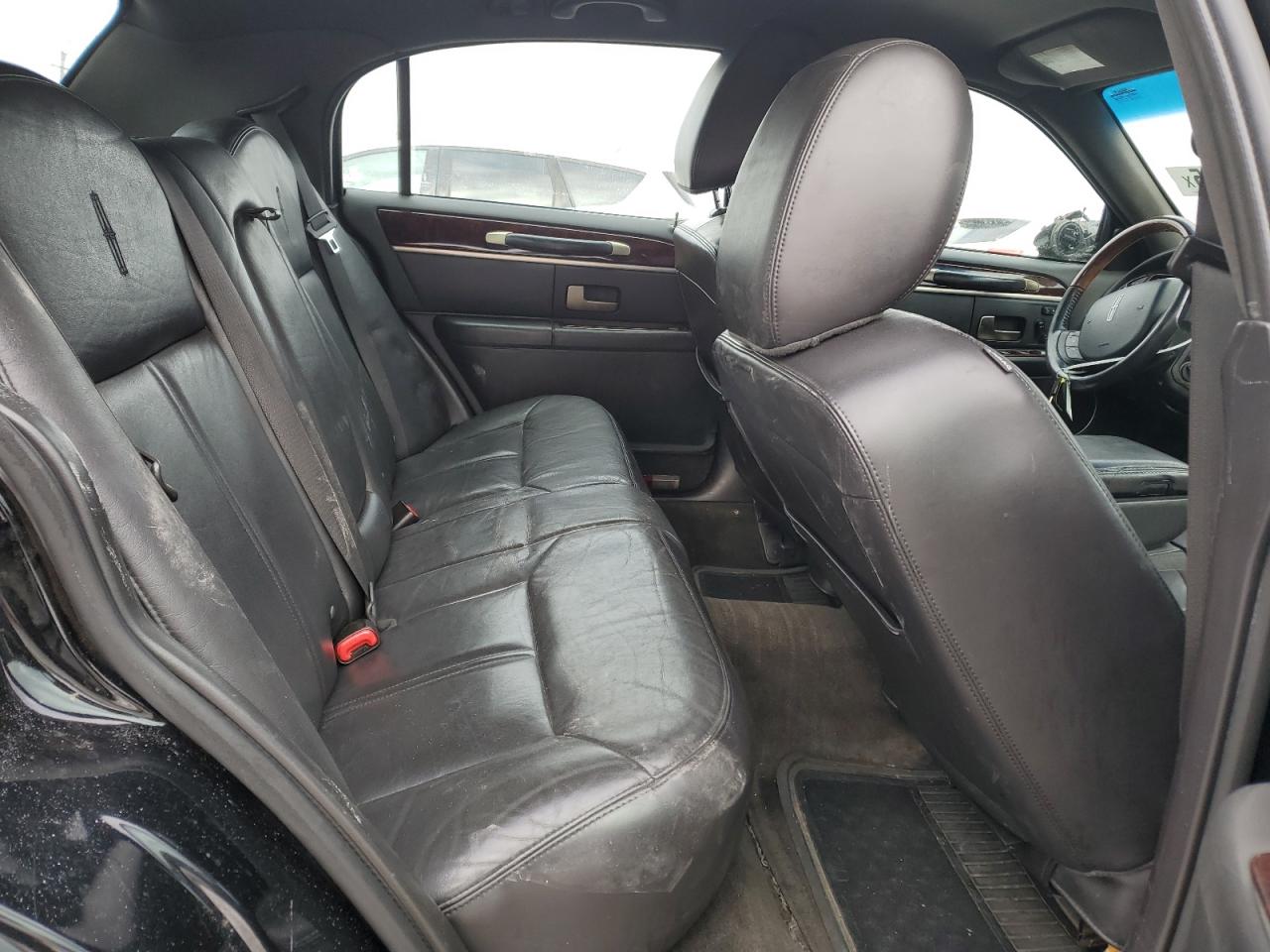 2011 Lincoln Town Car Signature Limited VIN: 2LNBL8CV4BX764018 Lot: 42079025