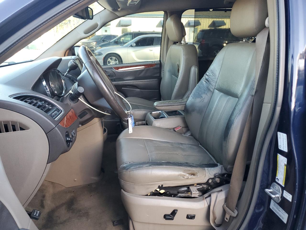 2015 Chrysler Town & Country - Image 7